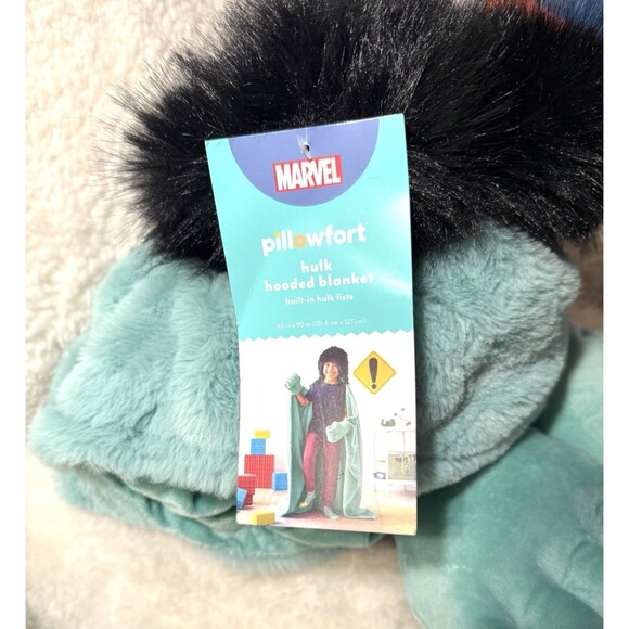 Marvel Hulk Kids' Hooded Blanket - The Marvel Collection by Pillowfort - Picture 3 of 3